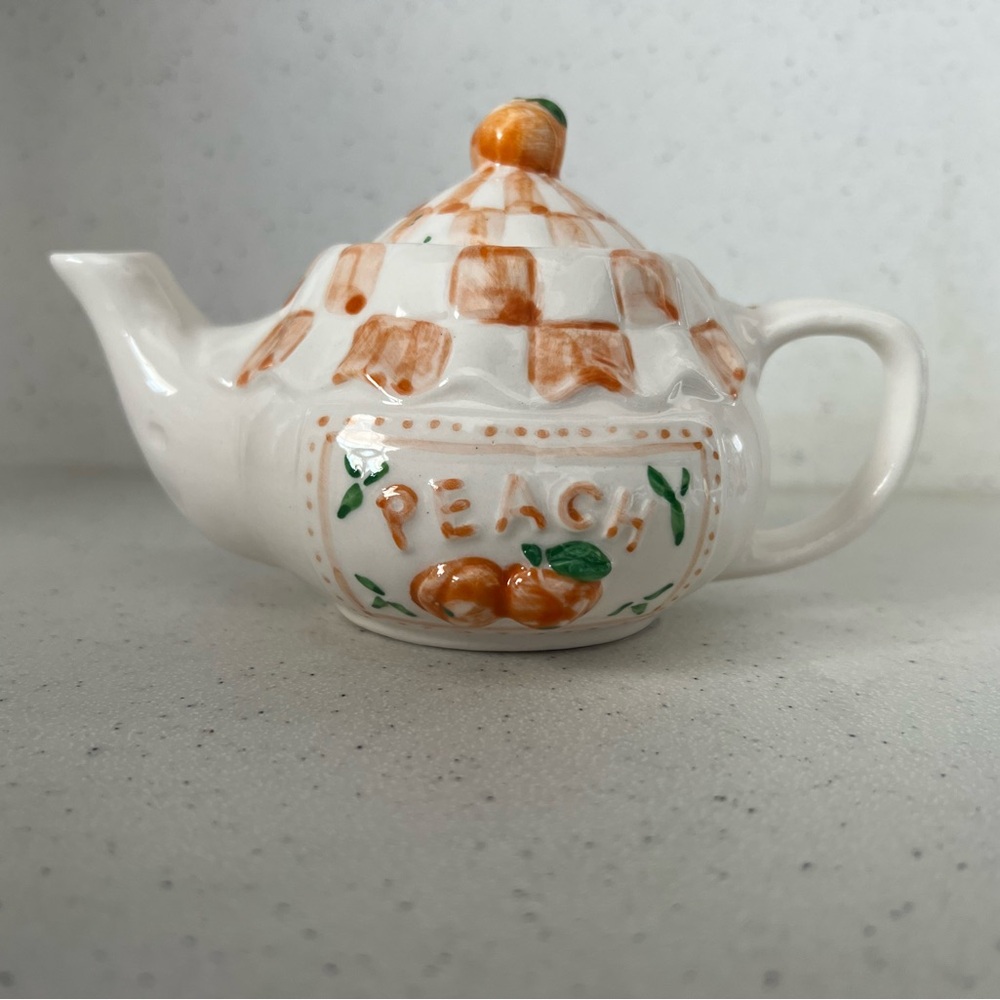 Vintage heritage pottery peachy tea pot